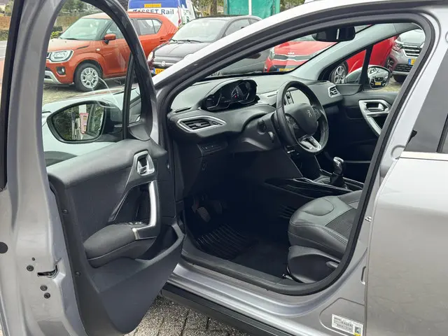 Peugeot 2008 1.2 PureTech GT-line 2019 Benzine 14