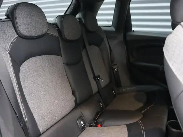 MINI 5-Deurs Cooper 2019 Benzine 10