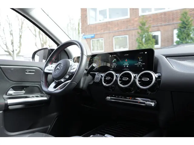 Mercedes-Benz GLA 250 AMG Line 2023 Benzine 24