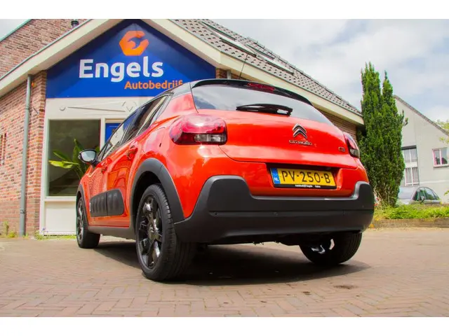 Citroën C3 1.2 PureTech Shine NWE DIST.RIEM 2017 Benzine 4
