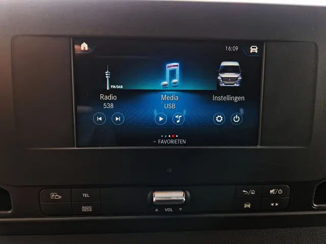 Mercedes-Benz Sprinter 211 1.9 CDI L2 H2 2022 Diesel 27