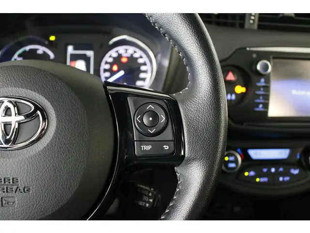 Toyota Yaris 1.5 Hybrid Executive 2017 Hybride Benzine 11