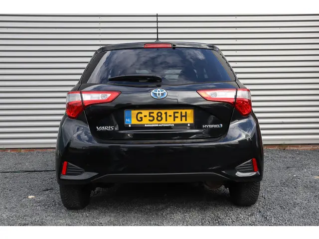 Toyota Yaris 1.5 Hybrid Dynamic 2019 Hybride Benzine 12