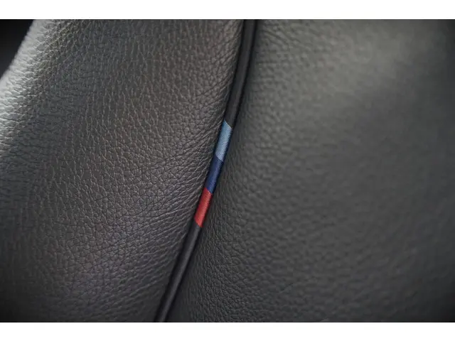 BMW 1 Serie 118i High Executive M Sport 2017 Benzine 31