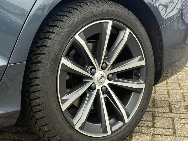 Volvo V60 2.0 B4 Momentum Business 2021 Benzine 7