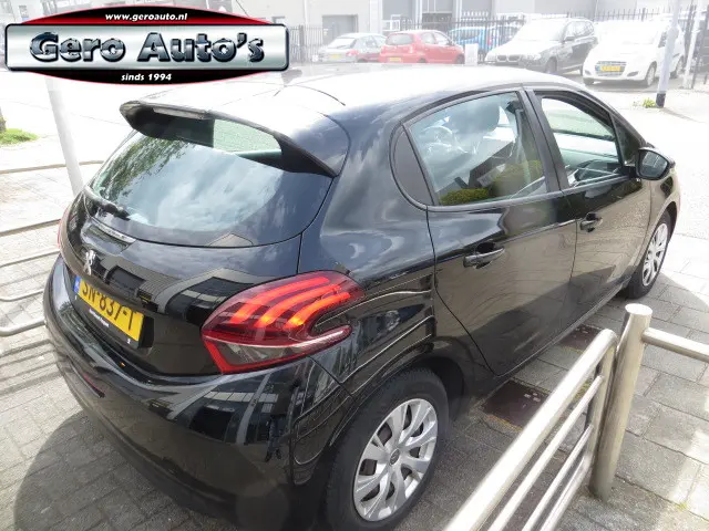 Peugeot 208 1.2 PureTech Active 5 drs 2018 Benzine 6