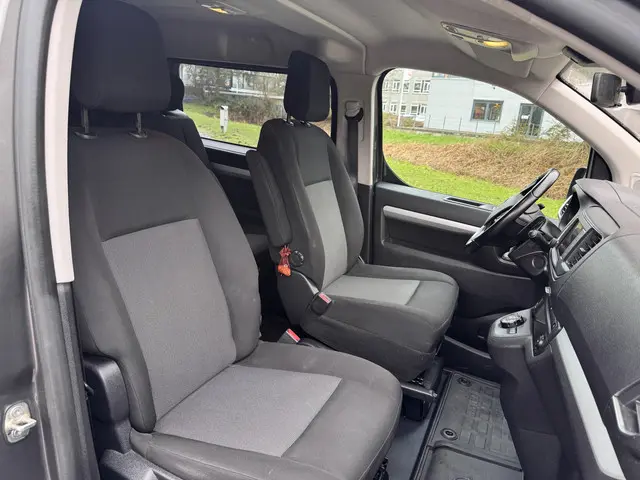 Opel Vivaro 2.0 CDTI L3H1 DC Innovation 2020 Diesel 4