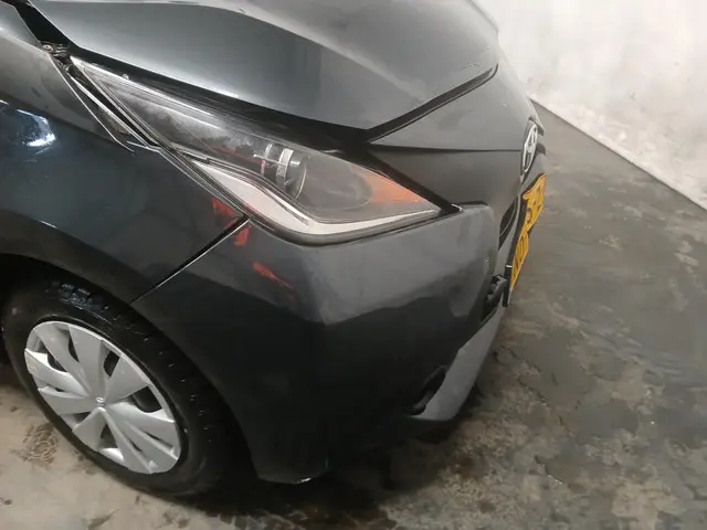 Toyota Aygo 1.0 VVT-i x-now - Frontschade 2017 Benzine 24