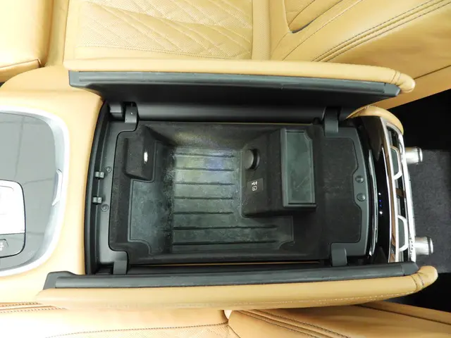 BMW 7 Serie 745e 2022 Hybride Benzine 32