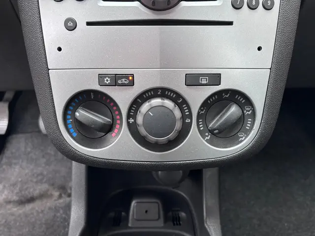 Opel Corsa 1.2-16V Cosmo 2014 Benzine 27