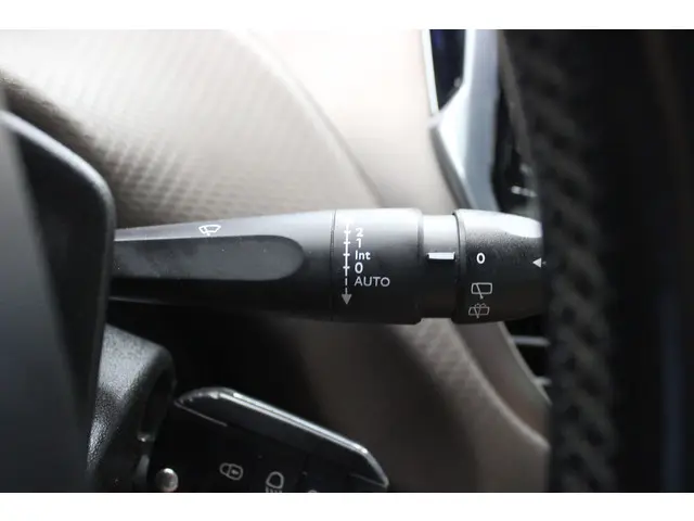 Peugeot 2008 1.2 VTi Allure 2013 Benzine 17