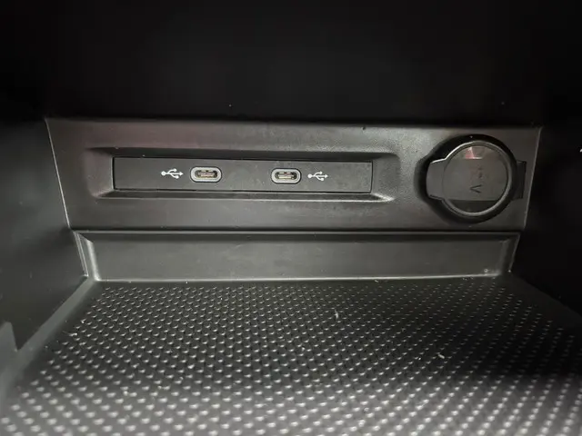 Volkswagen Tiguan 1.5 TSI R-Line Pano 2022 Benzine 24