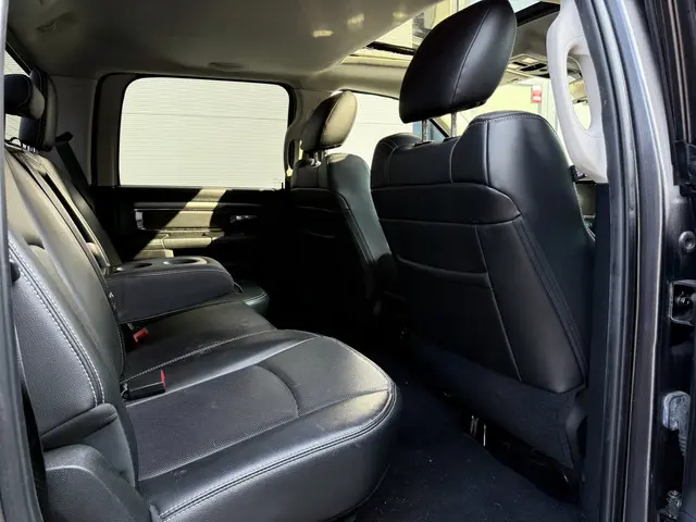 Dodge Ram 1500 5.7 V8 HEMI Quad Cab 6'4 2016 LPG/Gas 18