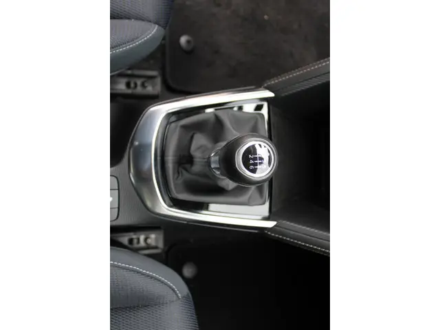 Mazda 2 1.5 Skyactiv-G Luxury 2023 Benzine 25