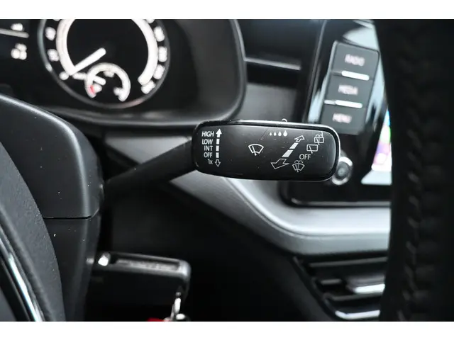 Škoda Kamiq 1.0 TSI Ambition 2023 Benzine 38