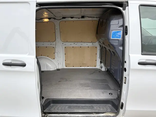 Mercedes-Benz Vito 116 1.9 CDI 2024 Diesel 10