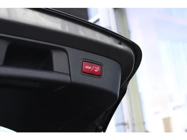 Mercedes-Benz GLA 180 Business 2018 Benzine 40