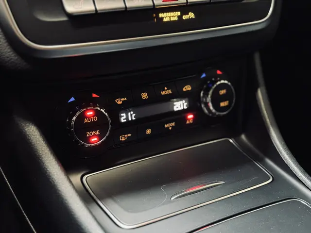 Mercedes-Benz GLA 180 AMG Line 2019 Benzine 22