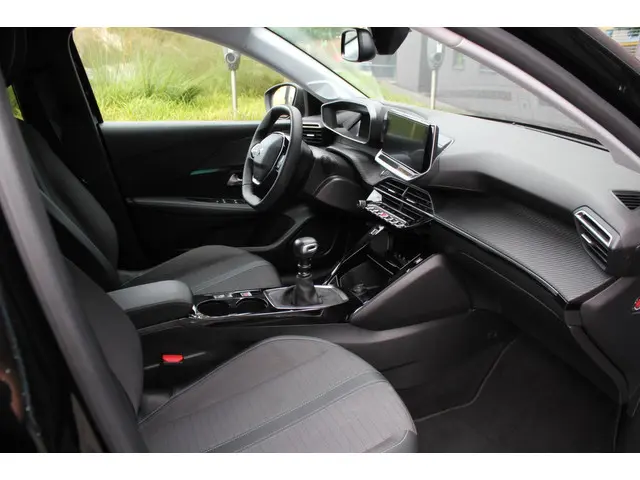 Peugeot 208 1.2 PureTech Allure Pack 2023 Benzine 13
