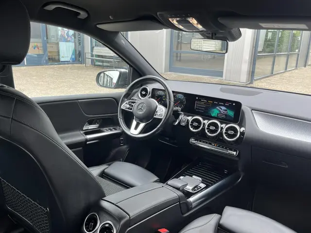 Mercedes-Benz B-Klasse 180 Launch Edition 2020 Benzine 67