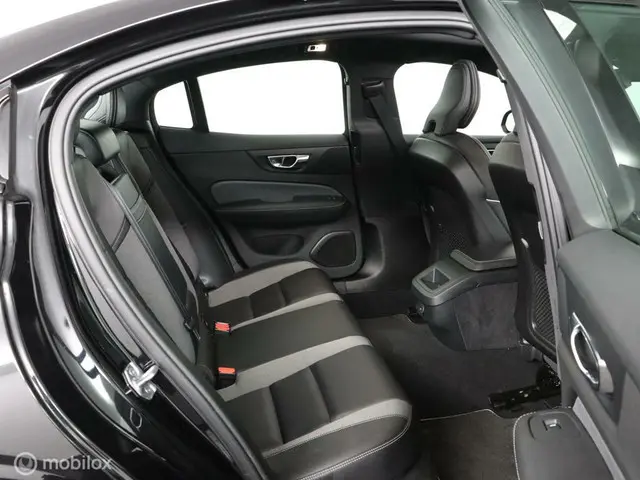Volvo S60 2.0 B4 R-Design|Blis| panodak|adapt 2021 Benzine 44