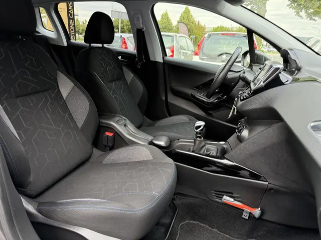 Peugeot 2008 1.2 PureTech Signature 2019 Benzine 9