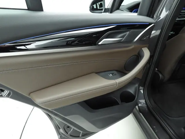 BMW X3 xDrive30e 2023 Hybride Benzine 17