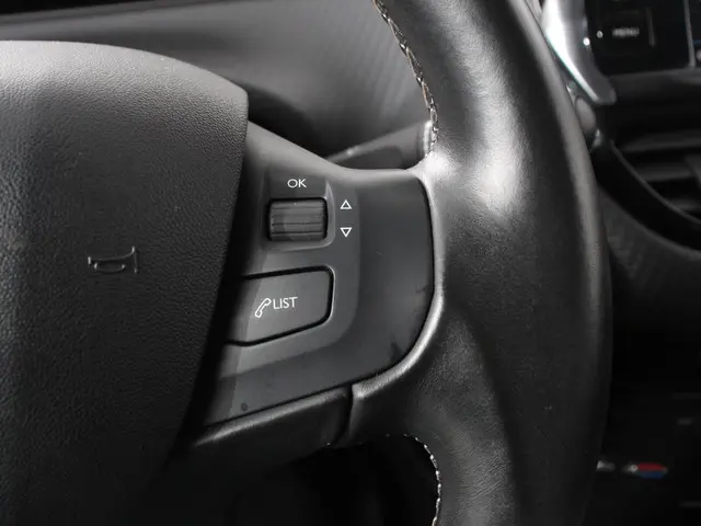 Peugeot 208 1.2 PureTech Allure 2019 Benzine 12