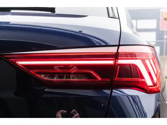Audi Q3 45 TFSI e S line 2022 Hybride Benzine 33