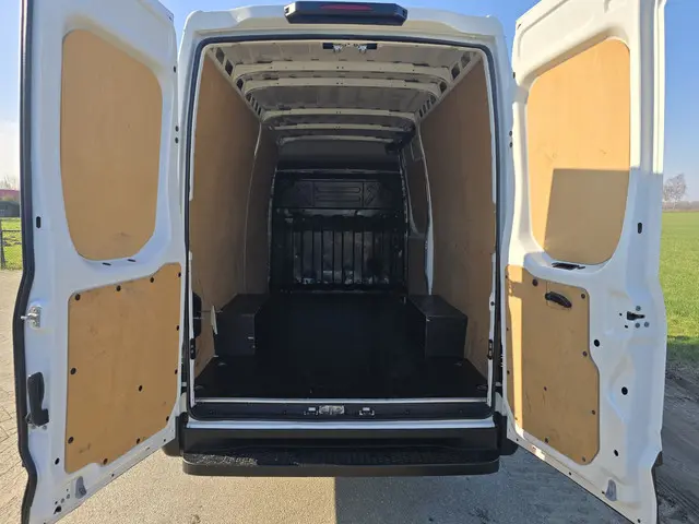 Iveco Daily 35S14V 2.3 352L H2 2021 Diesel 5
