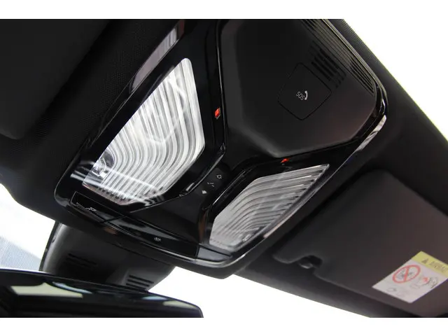 BMW 3 Serie 330i High Executive 2019 Benzine 38