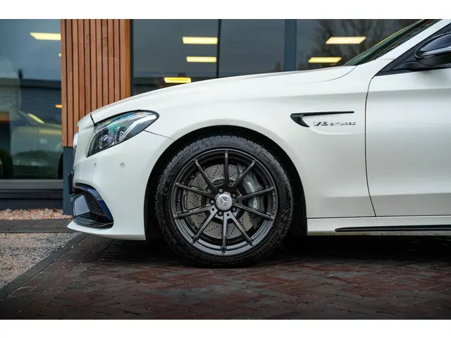 Mercedes-Benz C-Klasse AMG 63 2015 Benzine 12