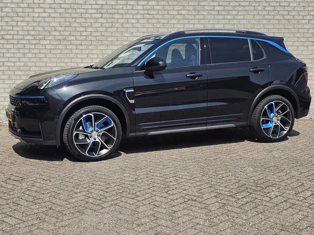 Lynk & Co 01 1.5 PanodaK/Zwarte hemel 2023 Hybride Benzine 2