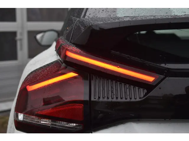 Citroën C4 Puretech 130 EAT8 Automaat Plus 2024 Benzine 12