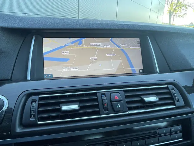 BMW 5 Serie Touring 520i Luxury Edition 2016 Benzine 13