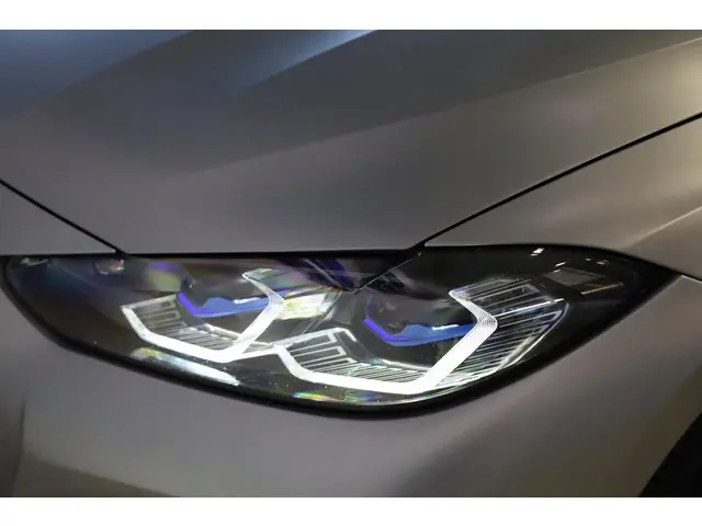 BMW i4 M50 2022 Elektrisch 33