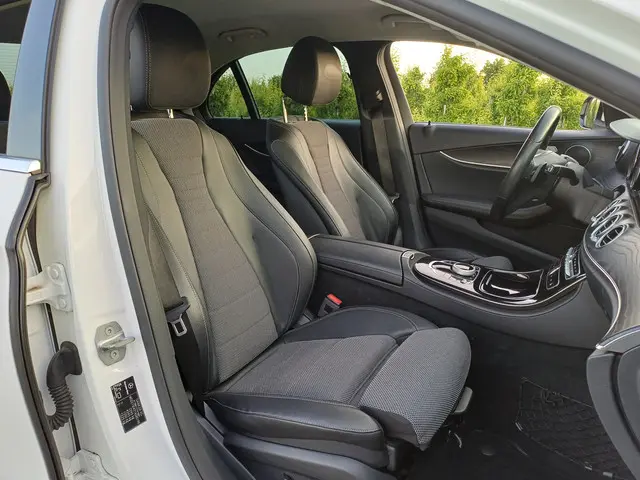 Mercedes-Benz E-Klasse 200 Premium 2017 Benzine 35