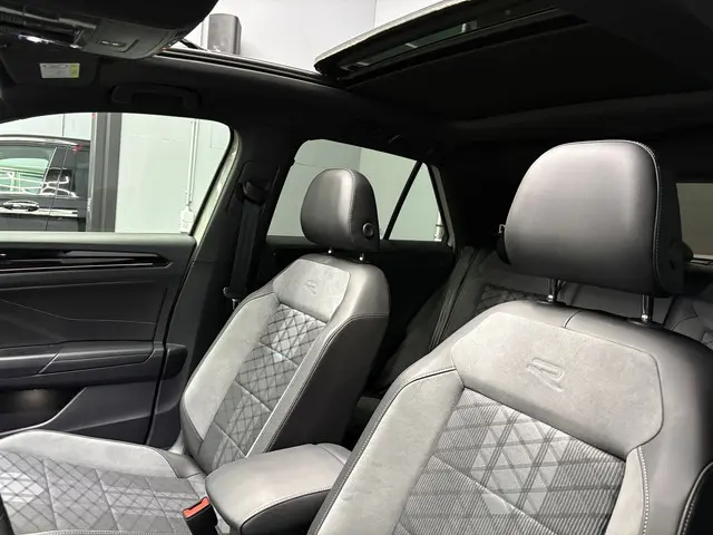 Volkswagen T-Roc 1.5 TSI R-Line PANO 2025 2025 Benzine 10