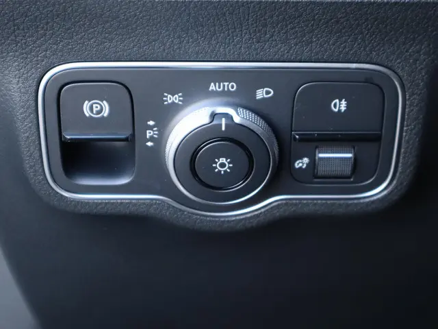 Mercedes-Benz GLA 180 AMG Line 2025 Benzine 12