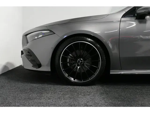 Mercedes-Benz A-Klasse 200 AMG Line 2023 Benzine 23