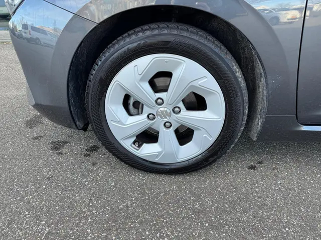 Suzuki Swift 1.2 Select Smart Hybrid 2025 Benzine 3