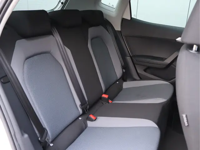 SEAT Arona 1.0 TSI Style Launch Edition 2017 Benzine 25