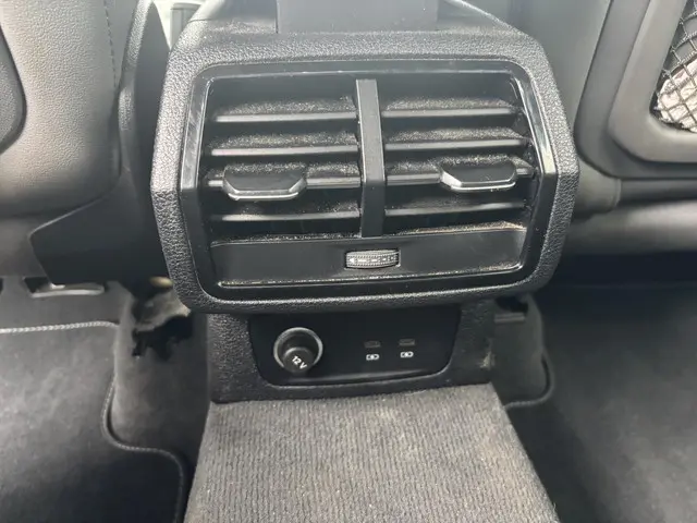 Audi Q3 45 TFSI e S edition 2022 Hybride Benzine 26