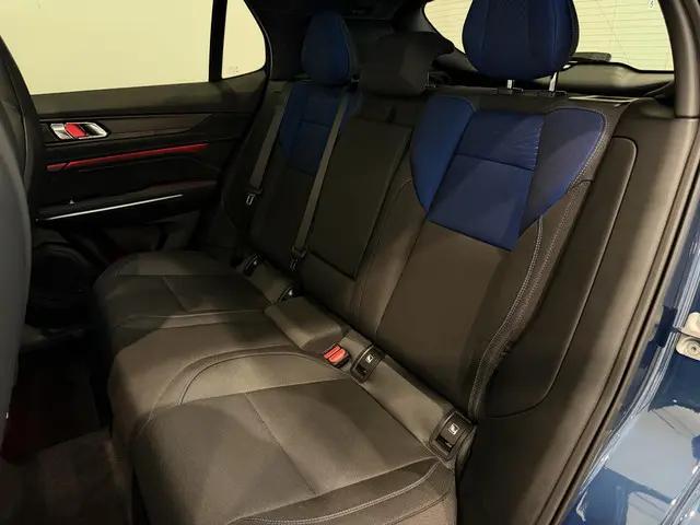 Lynk & Co 01 1.5 PHEV 2025 Hybride Benzine 8