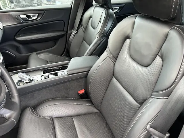 Volvo V60 2.0 B4 Ultra Dark 2024 Benzine 18