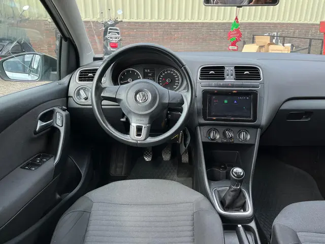 Volkswagen Polo 1.4-16V Highline 2013 Benzine 4