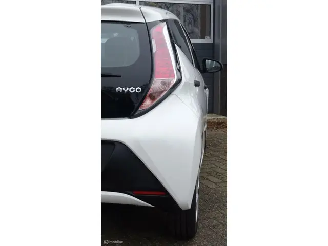 Toyota Aygo 1.0 VVT-i x CRUISE CONTROL|AIRCO 2016 Benzine 6