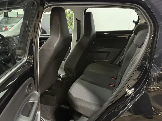 Volkswagen up! 1.0 move up! BlueMotion // Airco 2016 Benzine 6