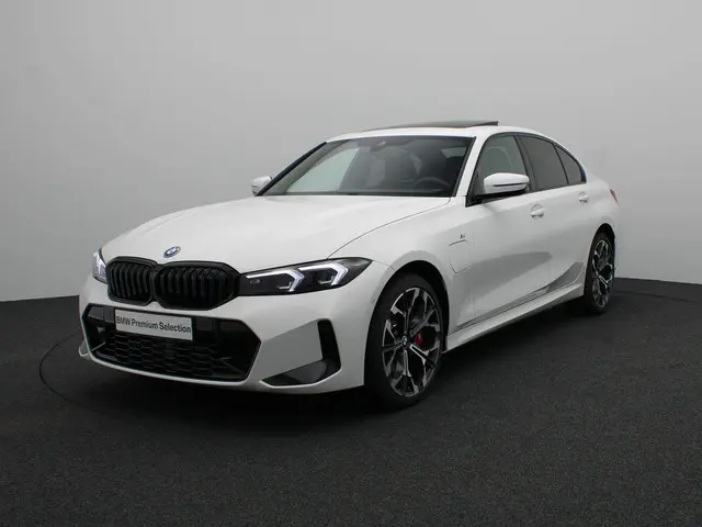 BMW 3 Serie Sedan 330e 2025 Hybride Benzine 24