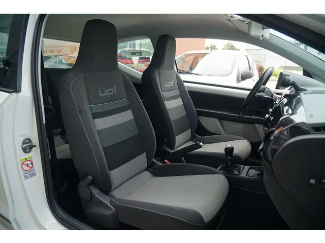 Volkswagen up! 1.0 cheer up! BlueMotion 2013 Benzine 10
